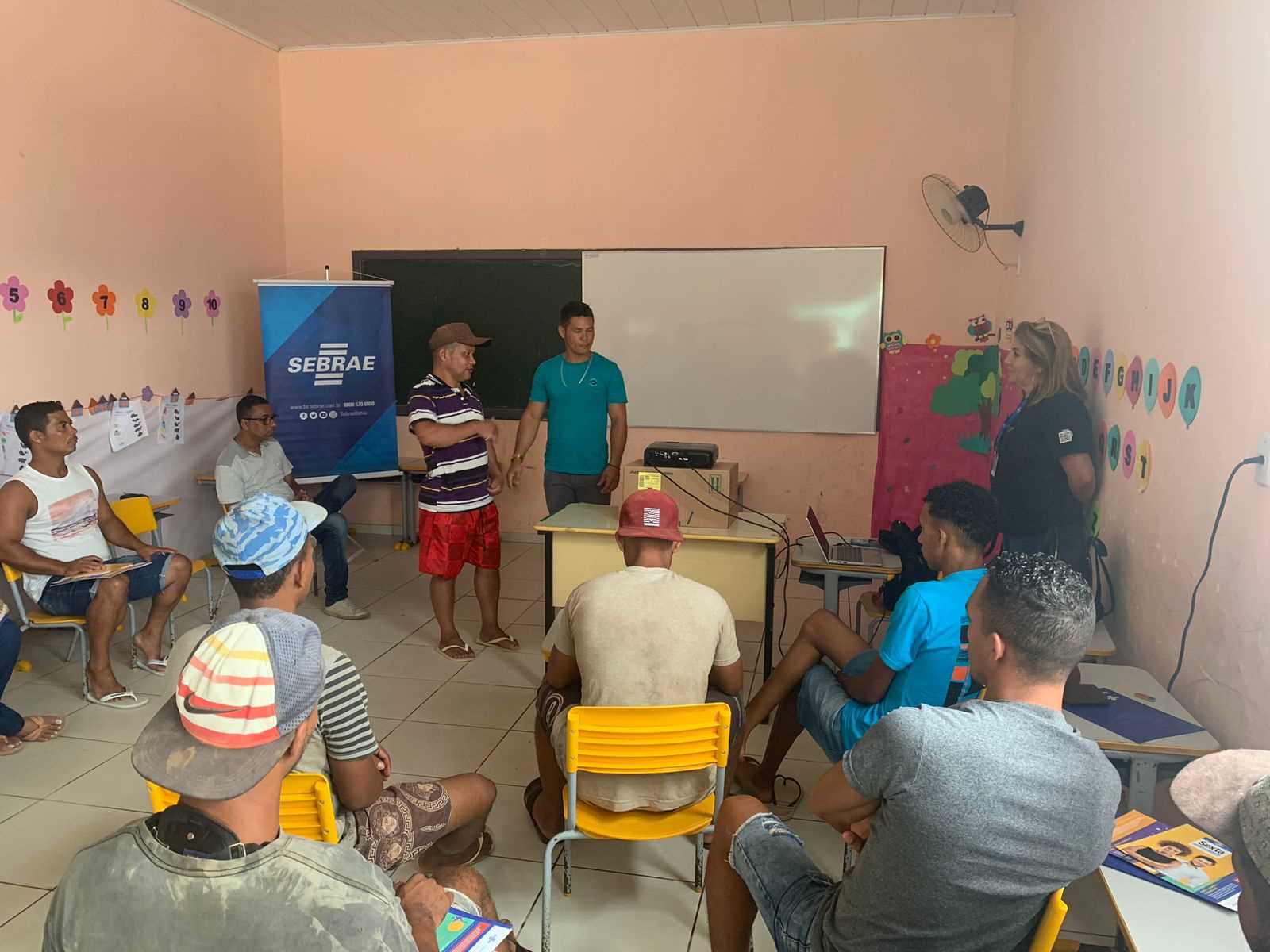 Camacã: Prefeitura e SEBRAE promoveram palestras para artesãos, artesãs e empreendedores de São João do Panelinha
